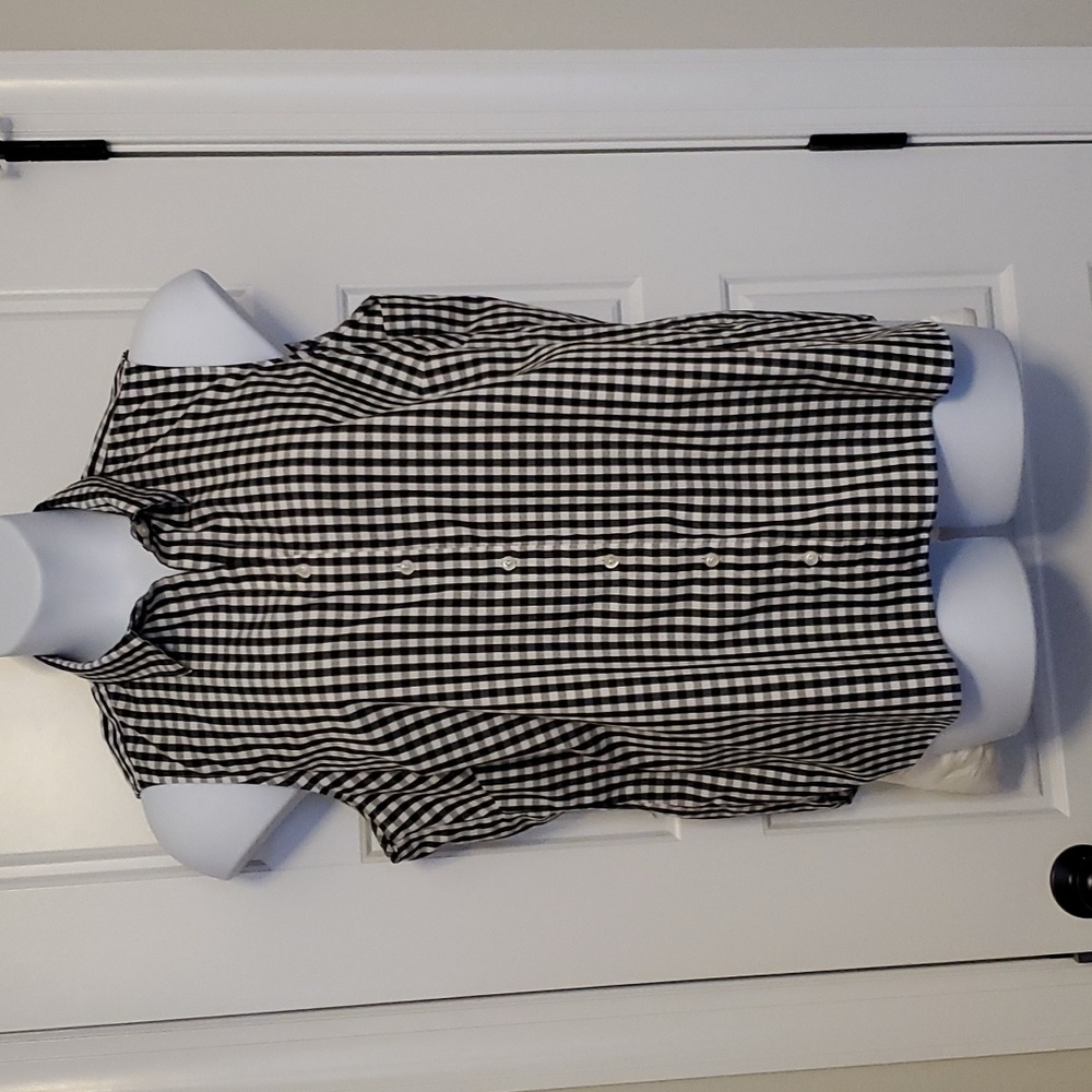 Black and white gingham sleeveless button down top
